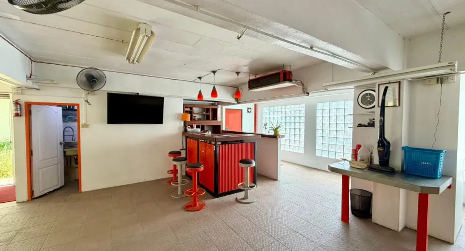 For sale 3 bedrooms retail Space in Mueang Phuket, Phuket