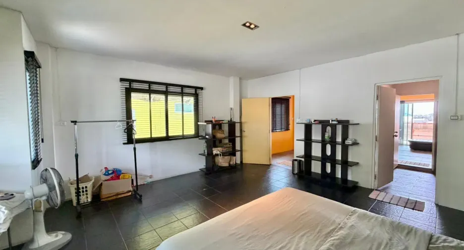 For sale 3 bedrooms retail Space in Mueang Phuket, Phuket
