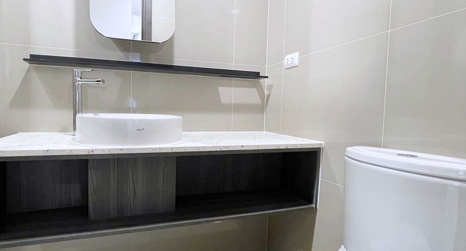 Condo en alquiler de 2 habitaciones en Huai Khwang, Bangkok