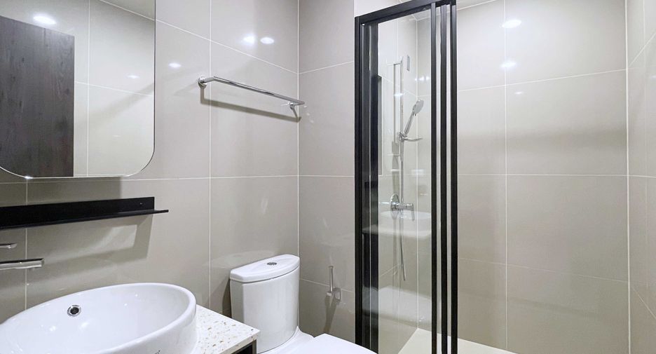 Condo en alquiler de 2 habitaciones en Huai Khwang, Bangkok