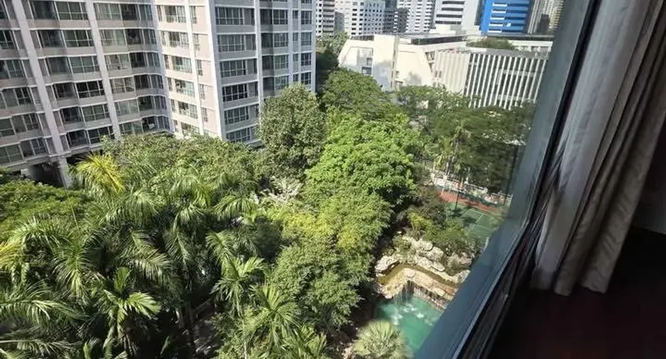 For rent 3 bedrooms condo in Pathum Wan, Bangkok