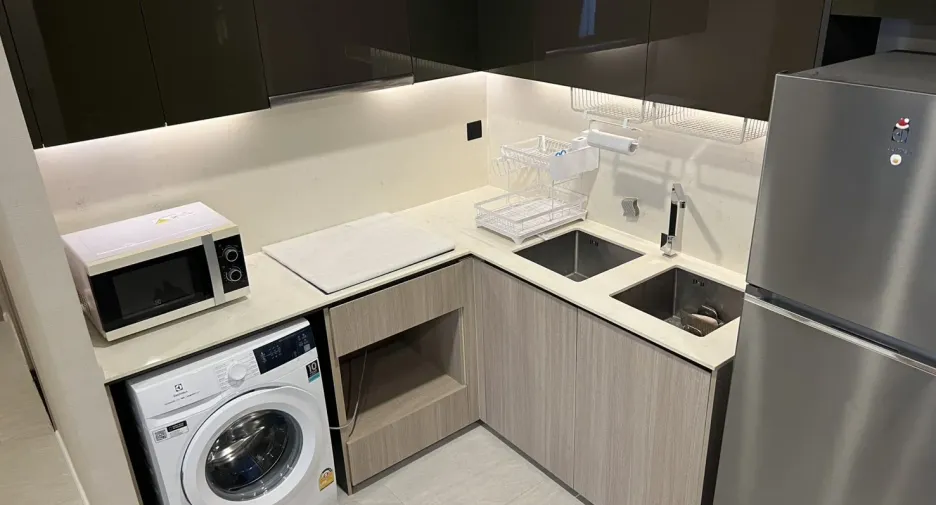 For rent 2 bedrooms condo in Pathum Wan, Bangkok