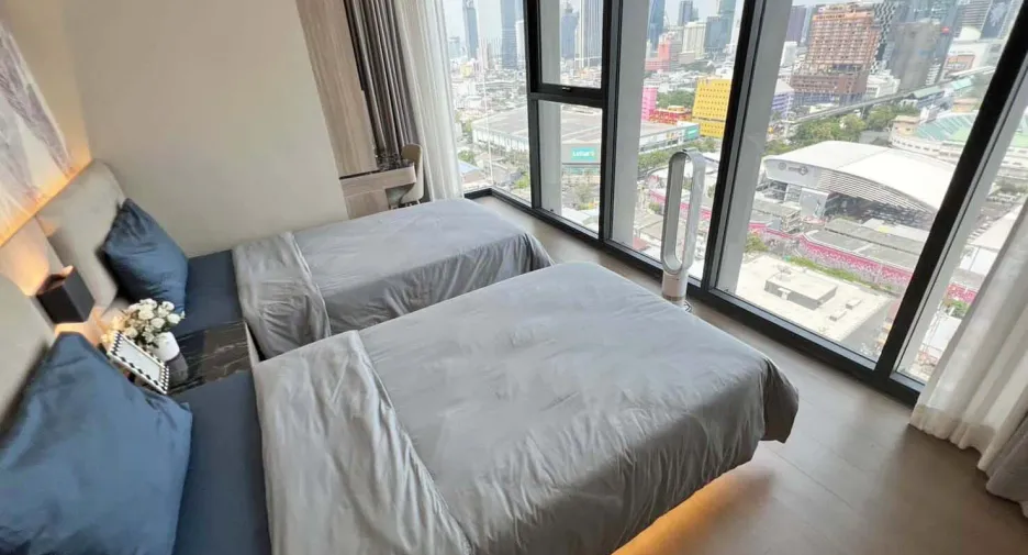 For rent 2 bedrooms condo in Pathum Wan, Bangkok