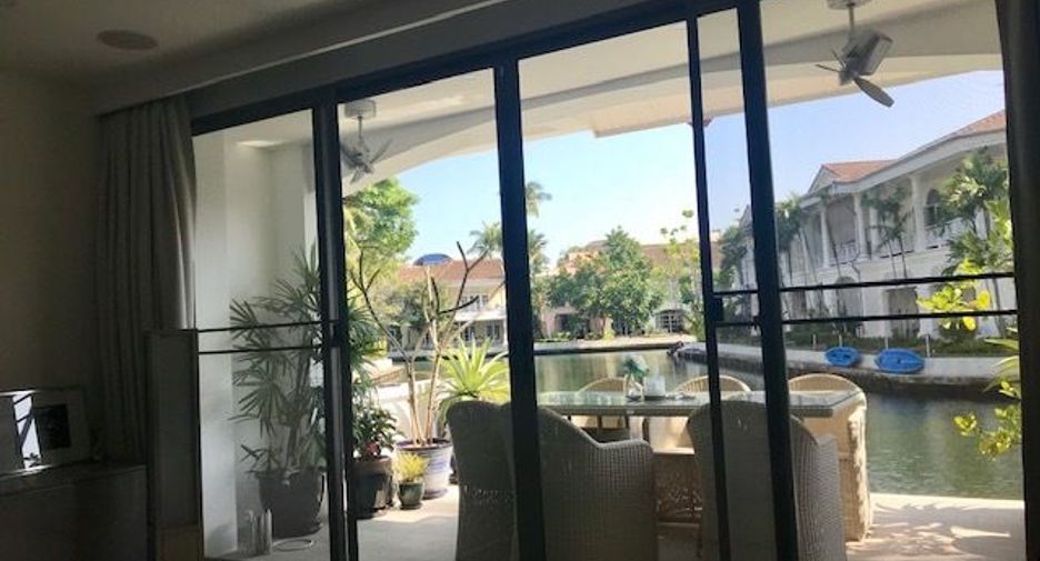 For rent 3 bedrooms house in Mueang Phuket, Phuket