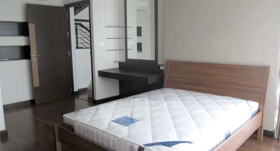 Villa en alquiler de 4 habitaciones en Watthana, Bangkok