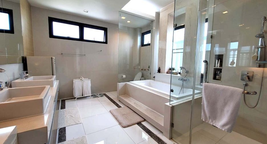 Villa en alquiler de 4 habitaciones en Watthana, Bangkok