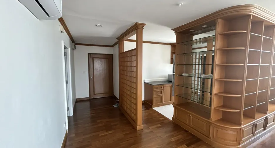 For rent 2 bedrooms condo in Yan Nawa, Bangkok