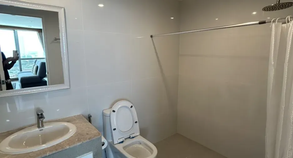 For rent 2 bedrooms condo in Yan Nawa, Bangkok