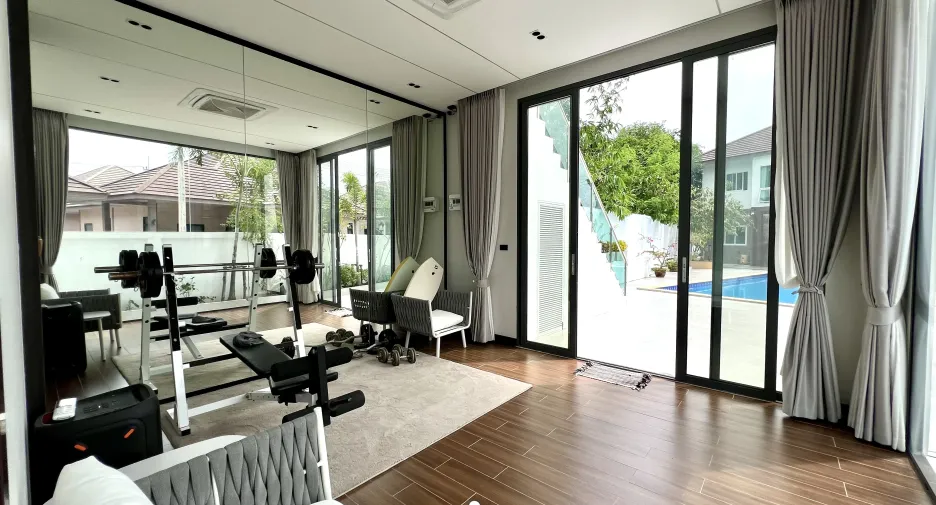 Villa en alquiler de 5 habitaciones en East Pattaya, Pattaya