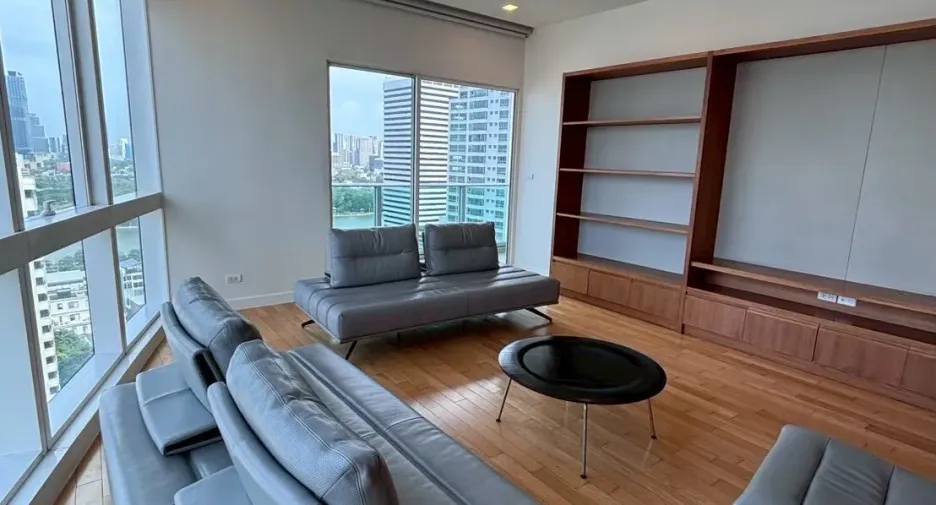For rent 3 bedrooms condo in Khlong Toei, Bangkok