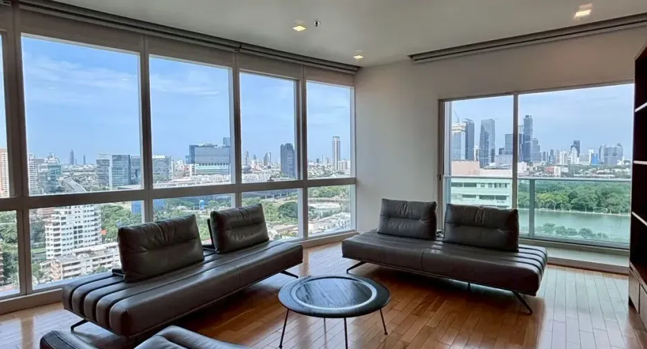 For rent 3 bedrooms condo in Khlong Toei, Bangkok