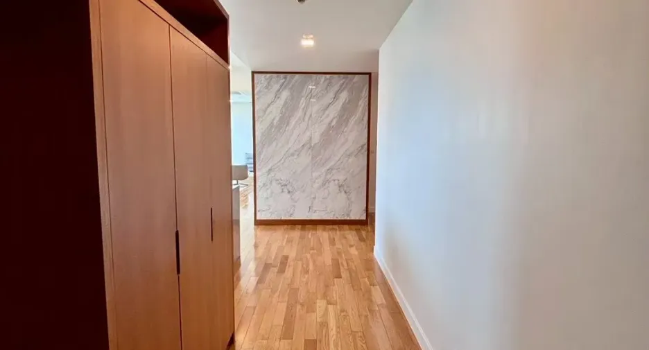 For rent 3 bedrooms condo in Khlong Toei, Bangkok