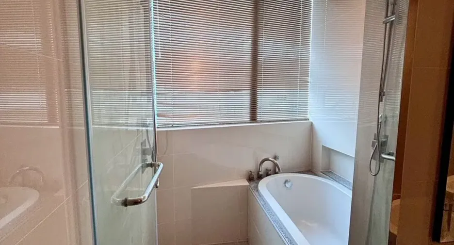 For rent 3 bedrooms condo in Khlong Toei, Bangkok