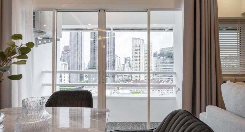For rent 2 bedrooms condo in Watthana, Bangkok