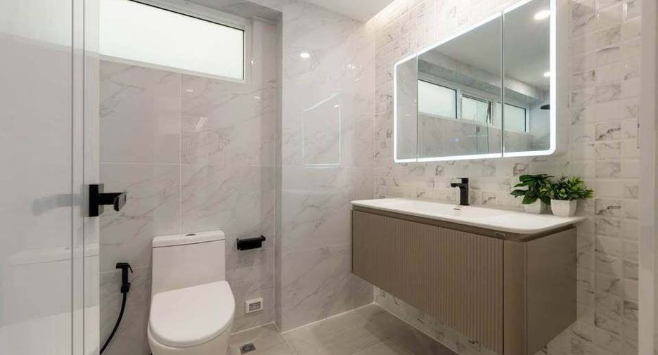 For rent 2 bedrooms condo in Watthana, Bangkok
