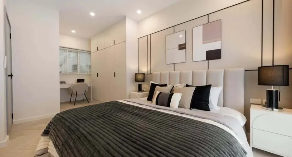For rent 2 bedrooms condo in Watthana, Bangkok