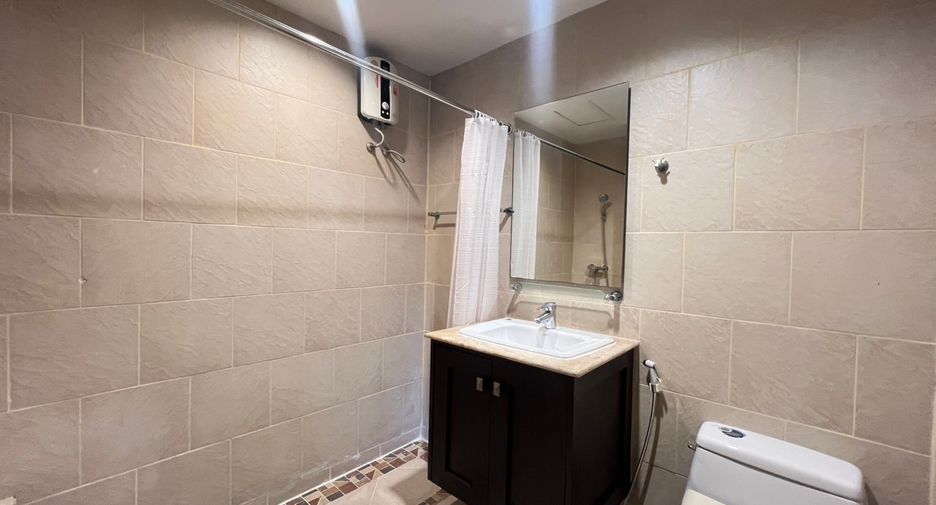For rent 3 bedrooms house in East Pattaya, Pattaya