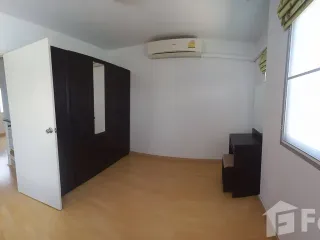 Casa adosada en alquiler de 3 habitaciones en Chom Thong, Bangkok