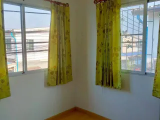 Casa adosada en alquiler de 3 habitaciones en Chom Thong, Bangkok