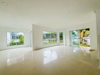 For sale 3 bedrooms house in Mueang Pathum Thani, Pathum Thani