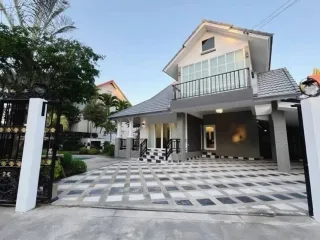 Haus zum Kauf mit 5 Zimmer in Bang Lamung, Chonburi