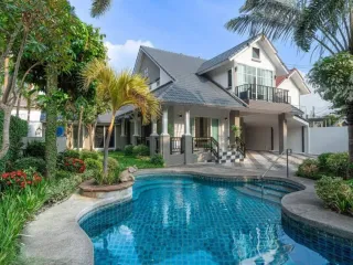 Haus zum Kauf mit 5 Zimmer in Bang Lamung, Chonburi