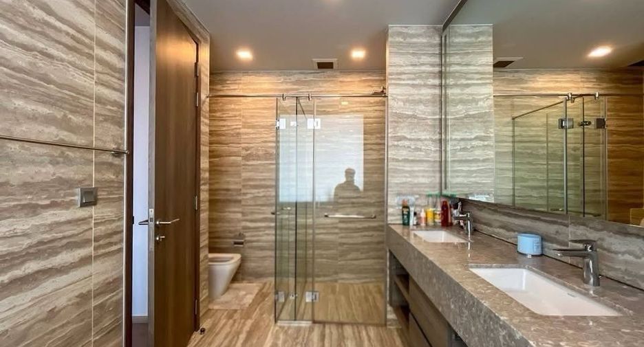 For rent 2 bedrooms condo in Khlong Toei, Bangkok
