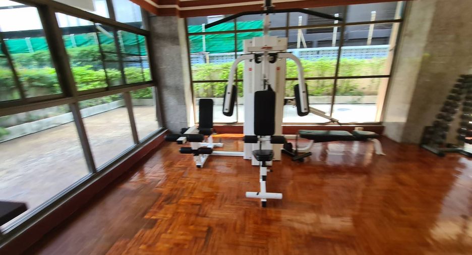 For rent 3 bedrooms condo in Watthana, Bangkok