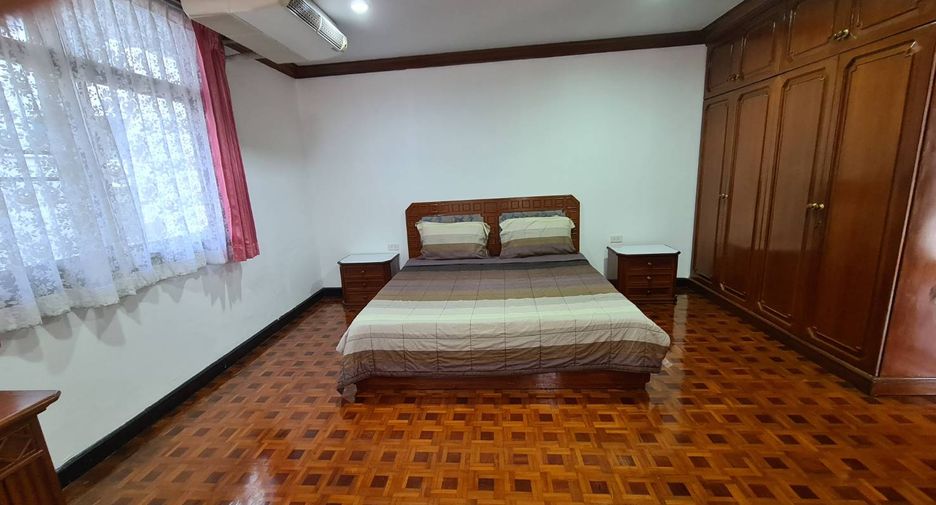 For rent 3 bedrooms condo in Watthana, Bangkok