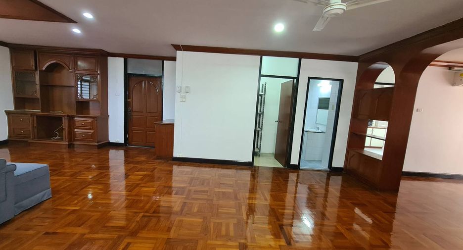 For rent 3 bedrooms condo in Watthana, Bangkok