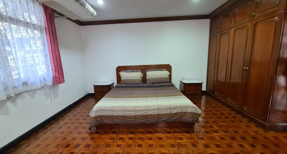 For rent 3 bedrooms condo in Watthana, Bangkok