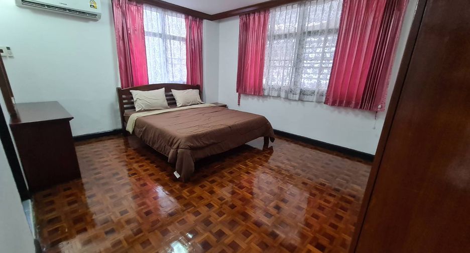For rent 3 bedrooms condo in Watthana, Bangkok