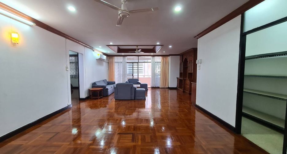 For rent 3 bedrooms condo in Watthana, Bangkok