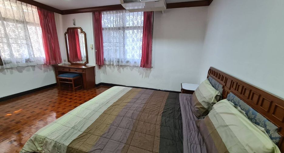 For rent 3 bedrooms condo in Watthana, Bangkok