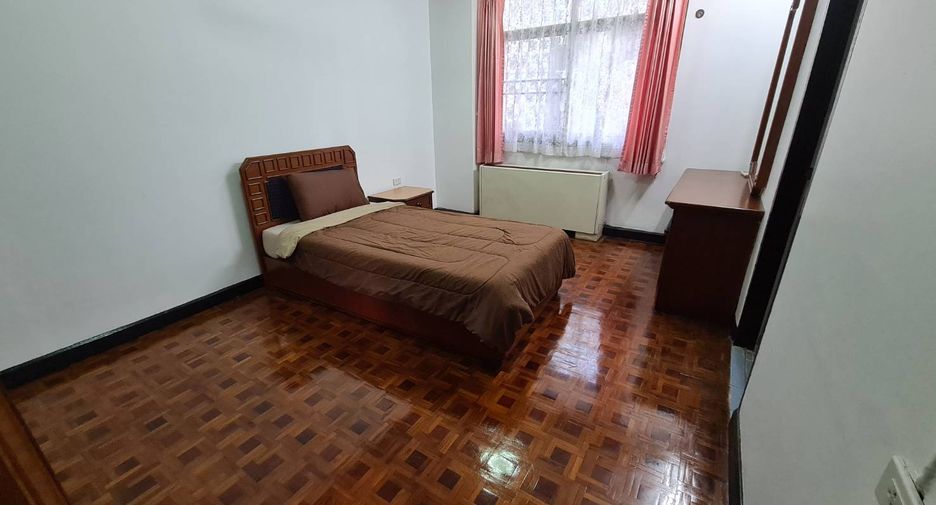 For rent 3 bedrooms condo in Watthana, Bangkok