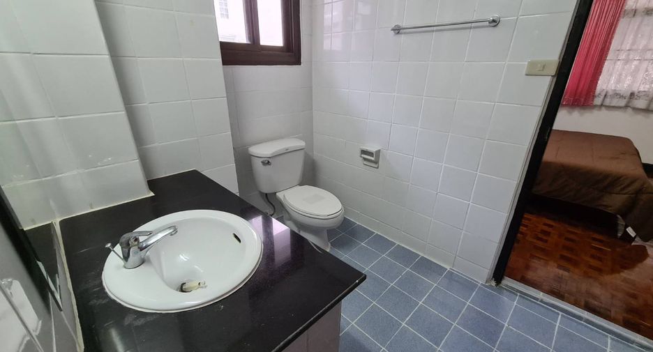 For rent 3 bedrooms condo in Watthana, Bangkok