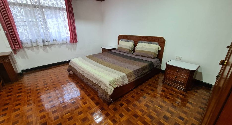 For rent 3 bedrooms condo in Watthana, Bangkok