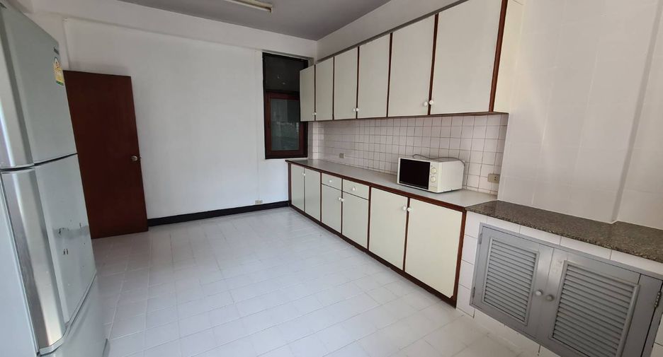 For rent 3 bedrooms condo in Watthana, Bangkok