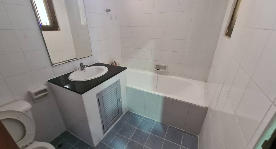 For rent 3 bedrooms condo in Watthana, Bangkok