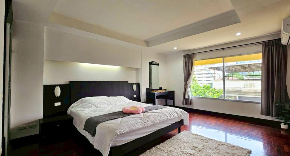 For rent 3 bedrooms condo in Watthana, Bangkok