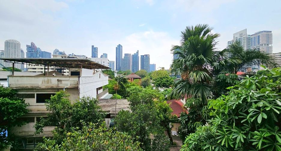 For rent 3 bedrooms condo in Watthana, Bangkok