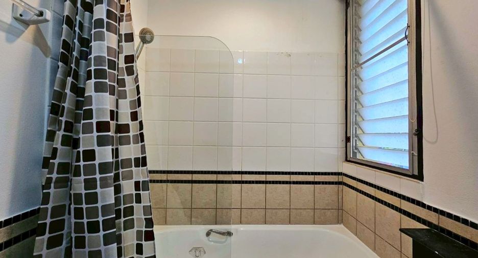 For rent 3 bedrooms condo in Watthana, Bangkok