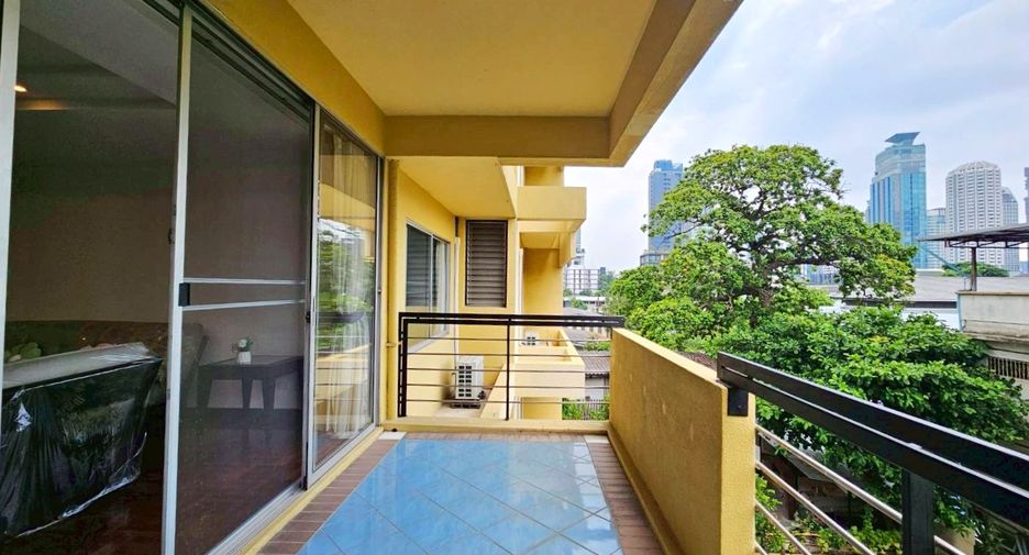 For rent 3 bedrooms condo in Watthana, Bangkok