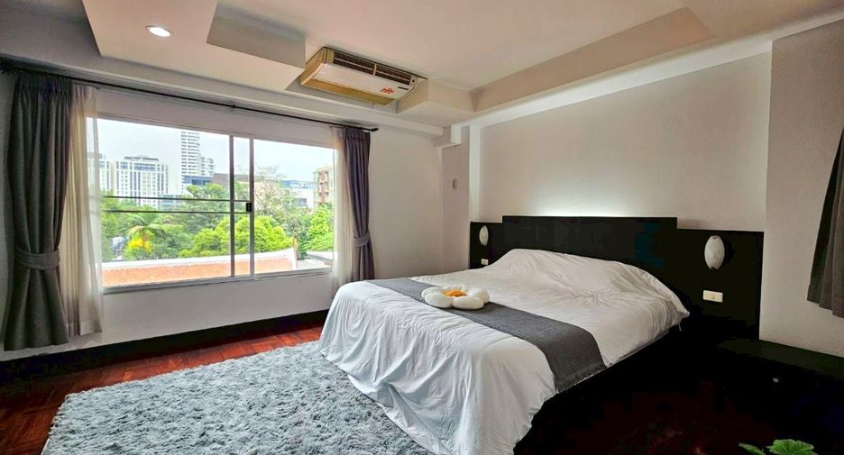 For rent 3 bedrooms condo in Watthana, Bangkok