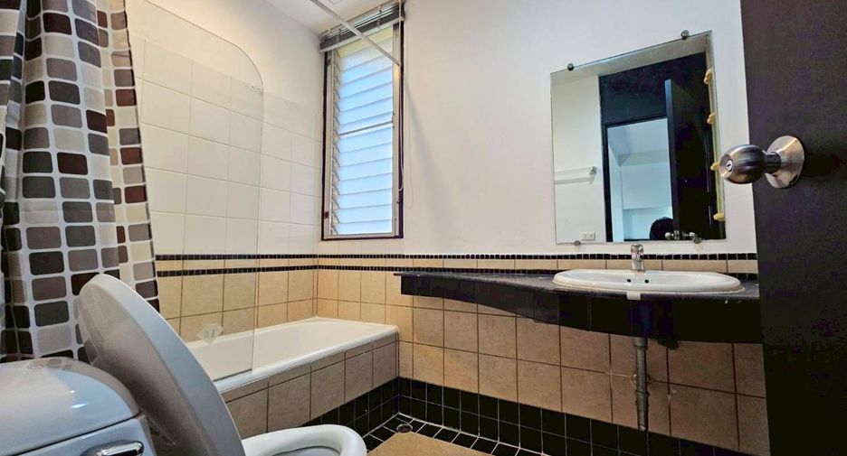 For rent 3 bedrooms condo in Watthana, Bangkok