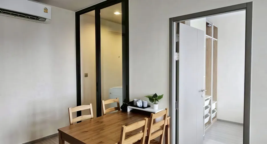 For rent 2 bedrooms condo in Huai Khwang, Bangkok
