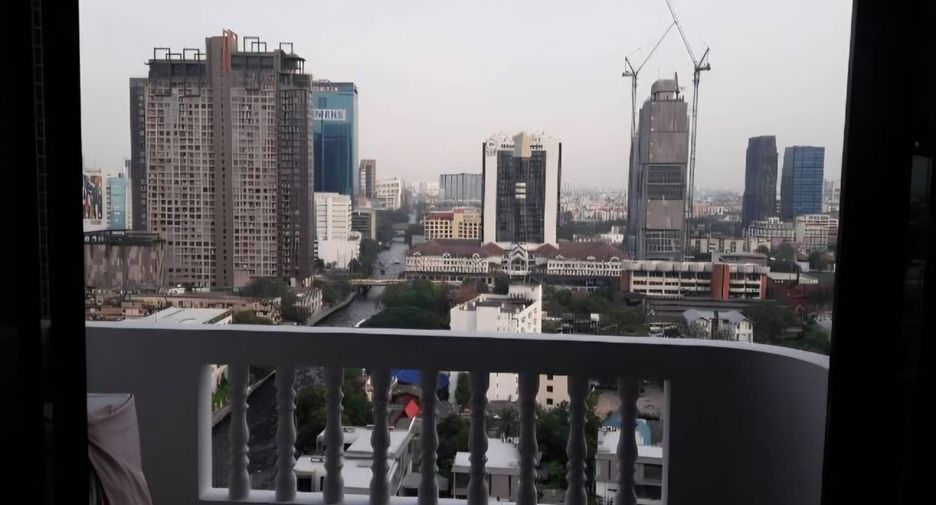 For sale 2 ベッドルーム condo in Watthana, Bangkok
