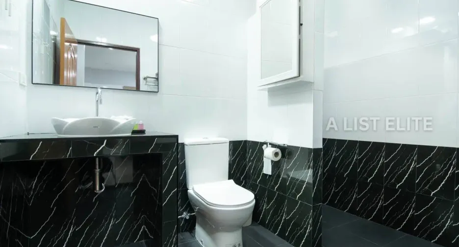 For rent 6 bedrooms house in East Pattaya, Pattaya