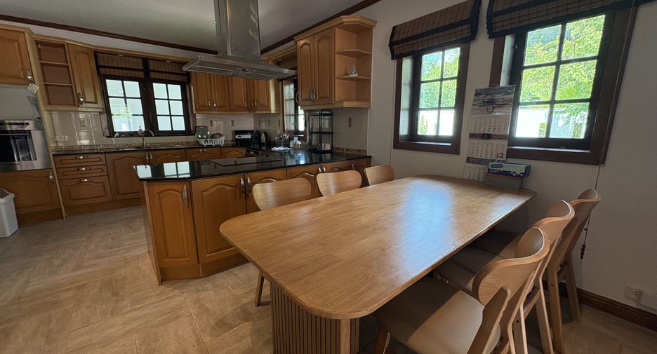 Villa en alquiler de 5 habitaciones en Mueang Phuket, Phuket