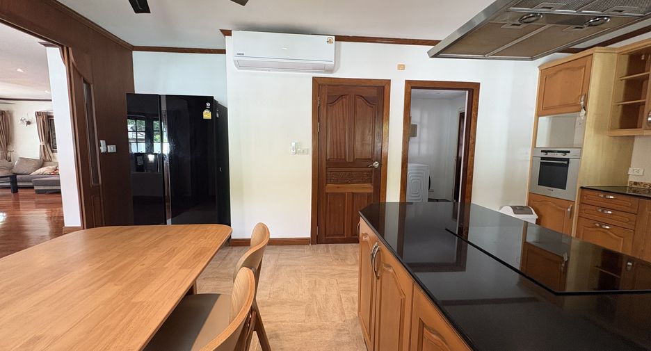 Villa en alquiler de 5 habitaciones en Mueang Phuket, Phuket